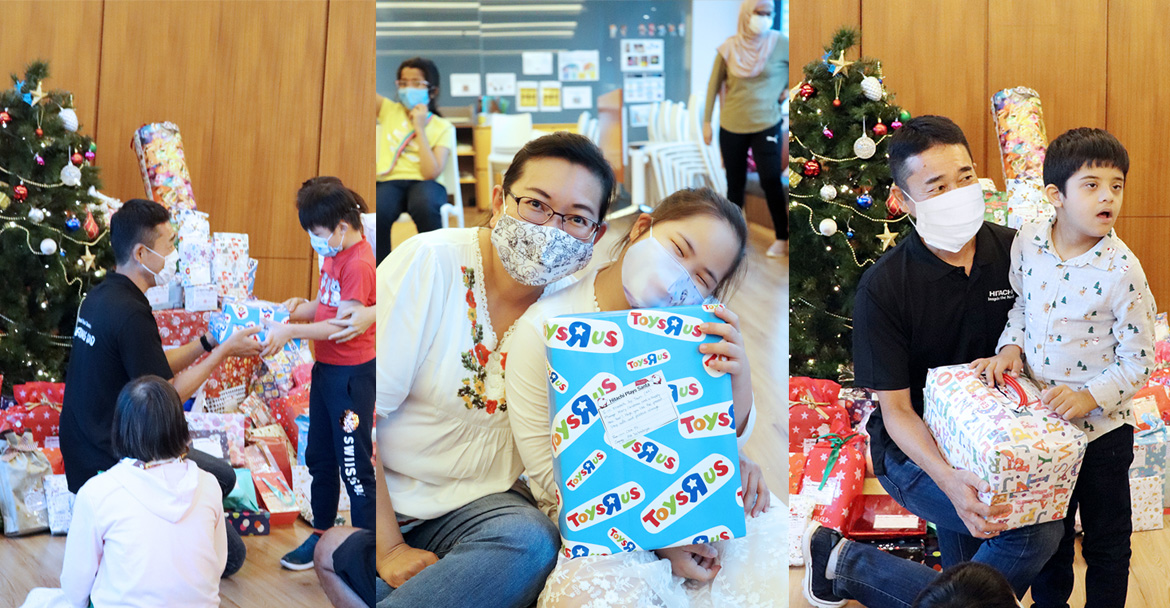Hitachi Plays Santa